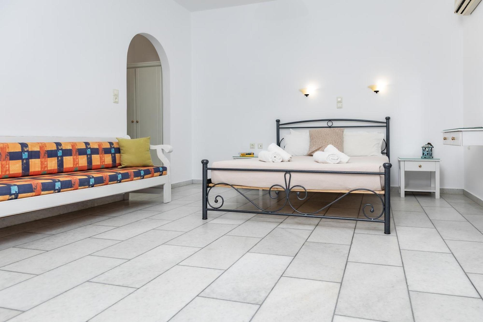 Depis Studios & Apartments Naxos City Екстер'єр фото