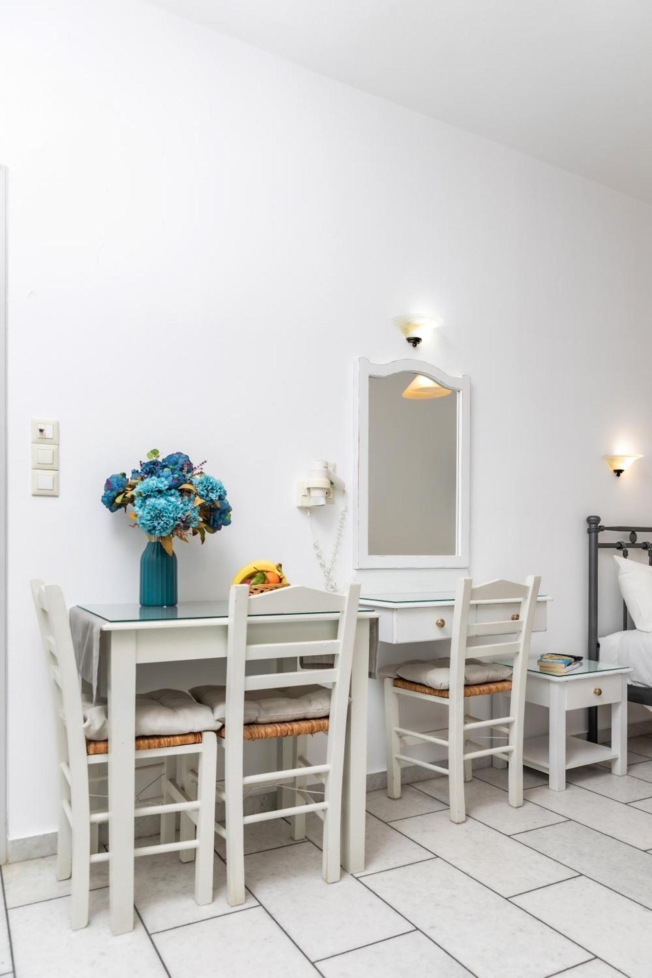 Depis Studios & Apartments Naxos City Екстер'єр фото