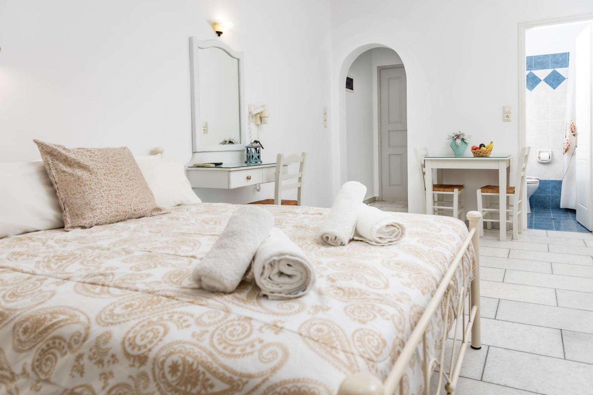 Depis Studios & Apartments Naxos City Екстер'єр фото