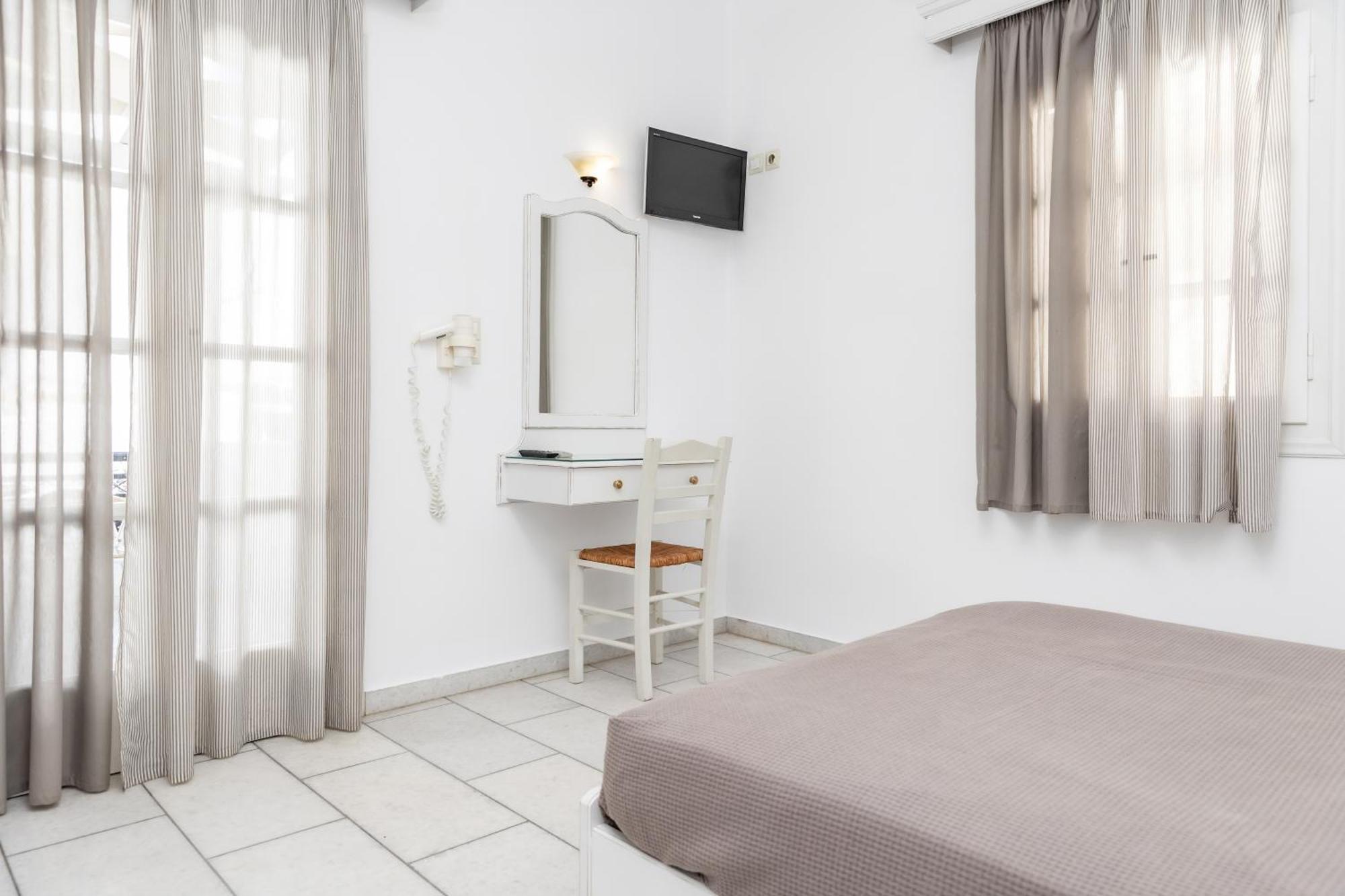 Depis Studios & Apartments Naxos City Екстер'єр фото