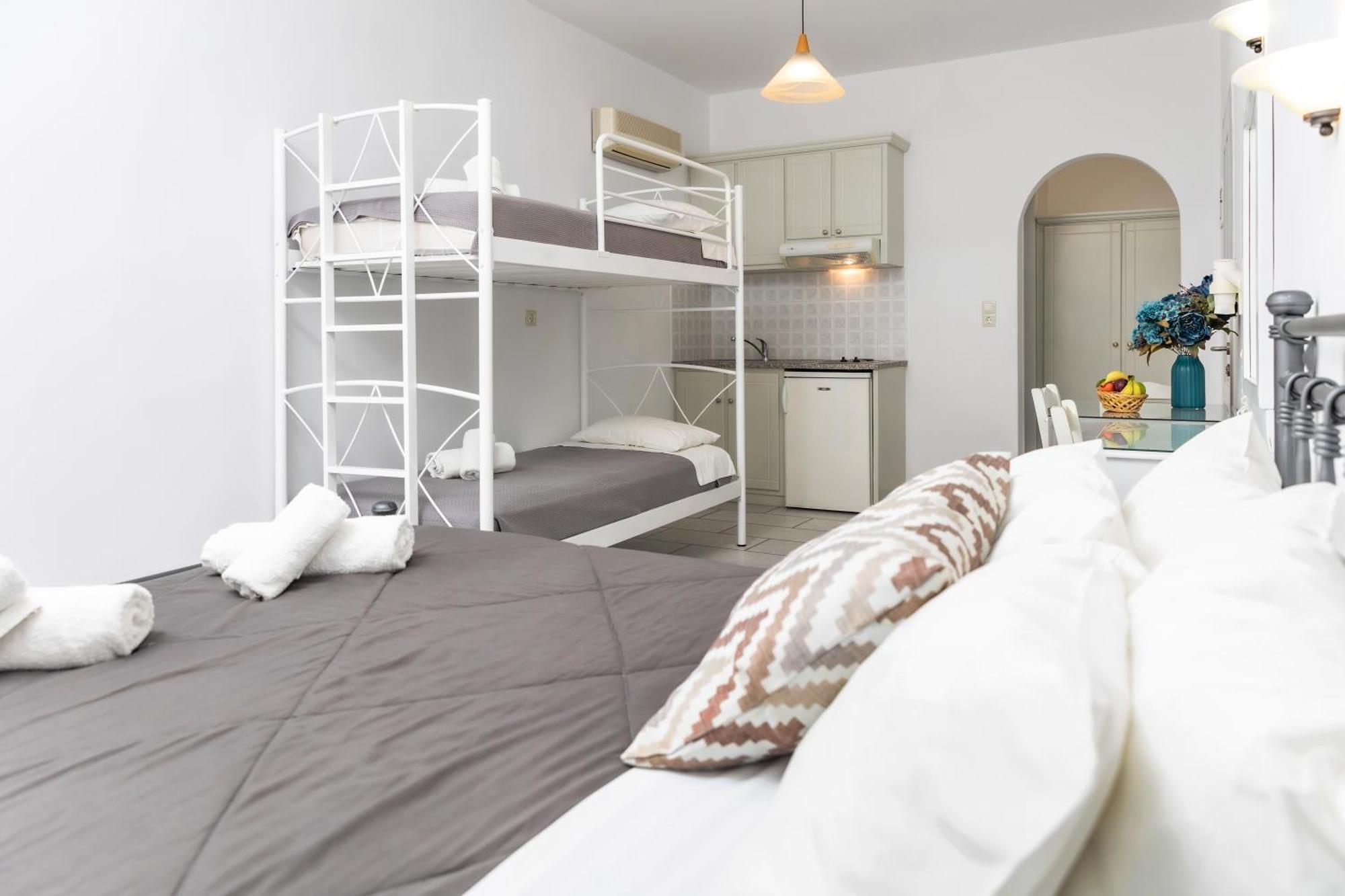 Depis Studios & Apartments Naxos City Екстер'єр фото