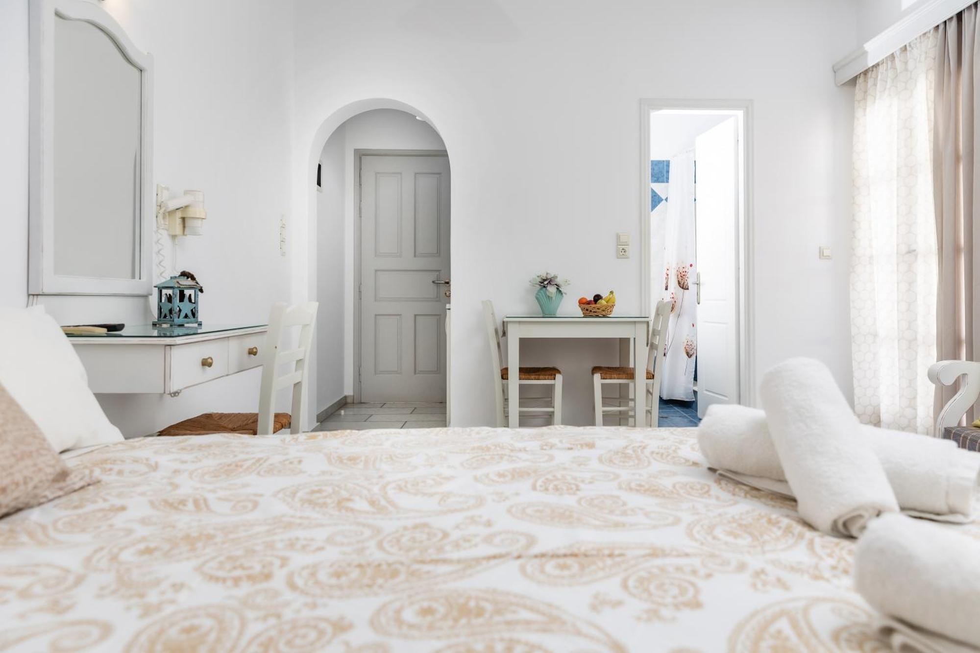 Depis Studios & Apartments Naxos City Екстер'єр фото