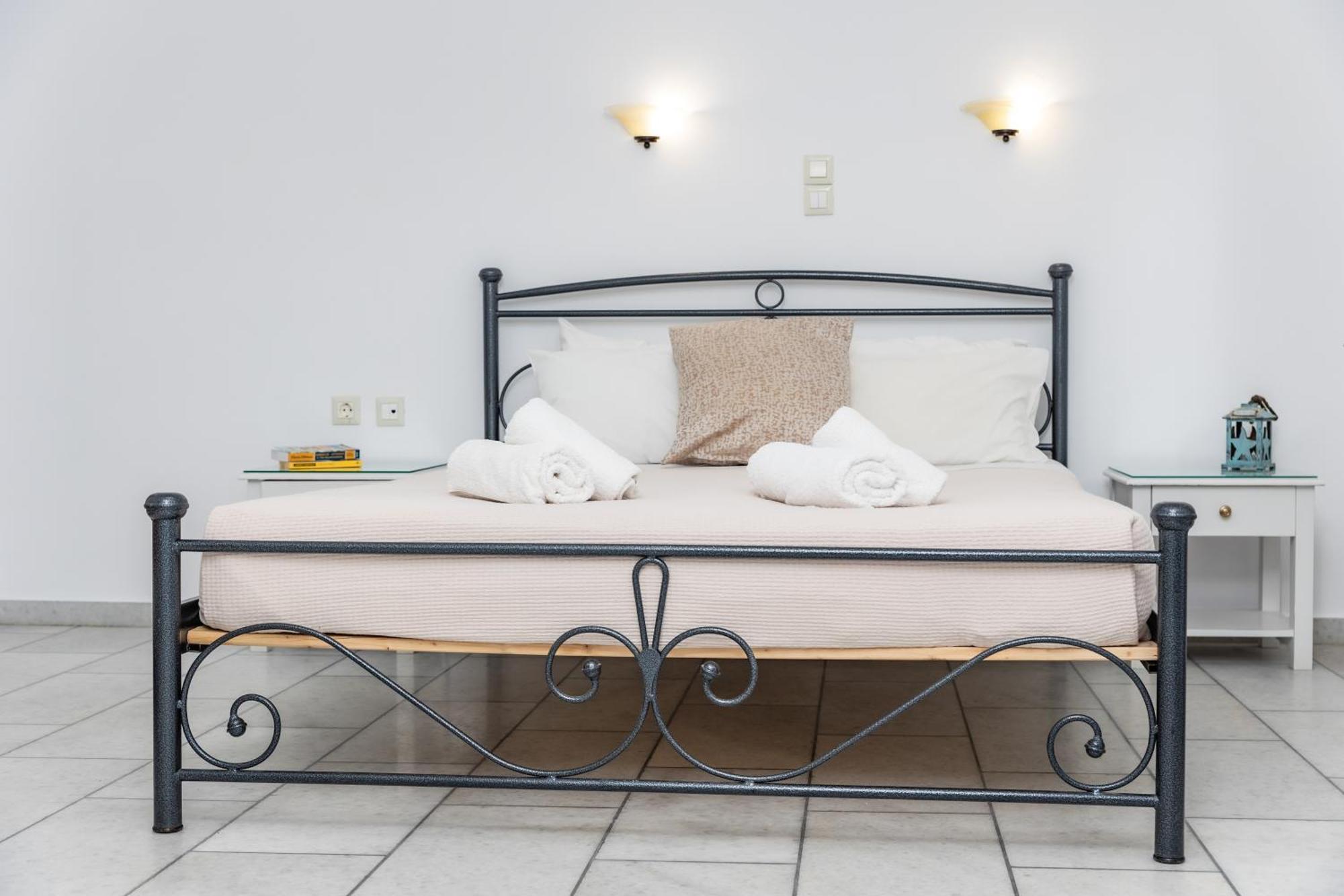 Depis Studios & Apartments Naxos City Екстер'єр фото