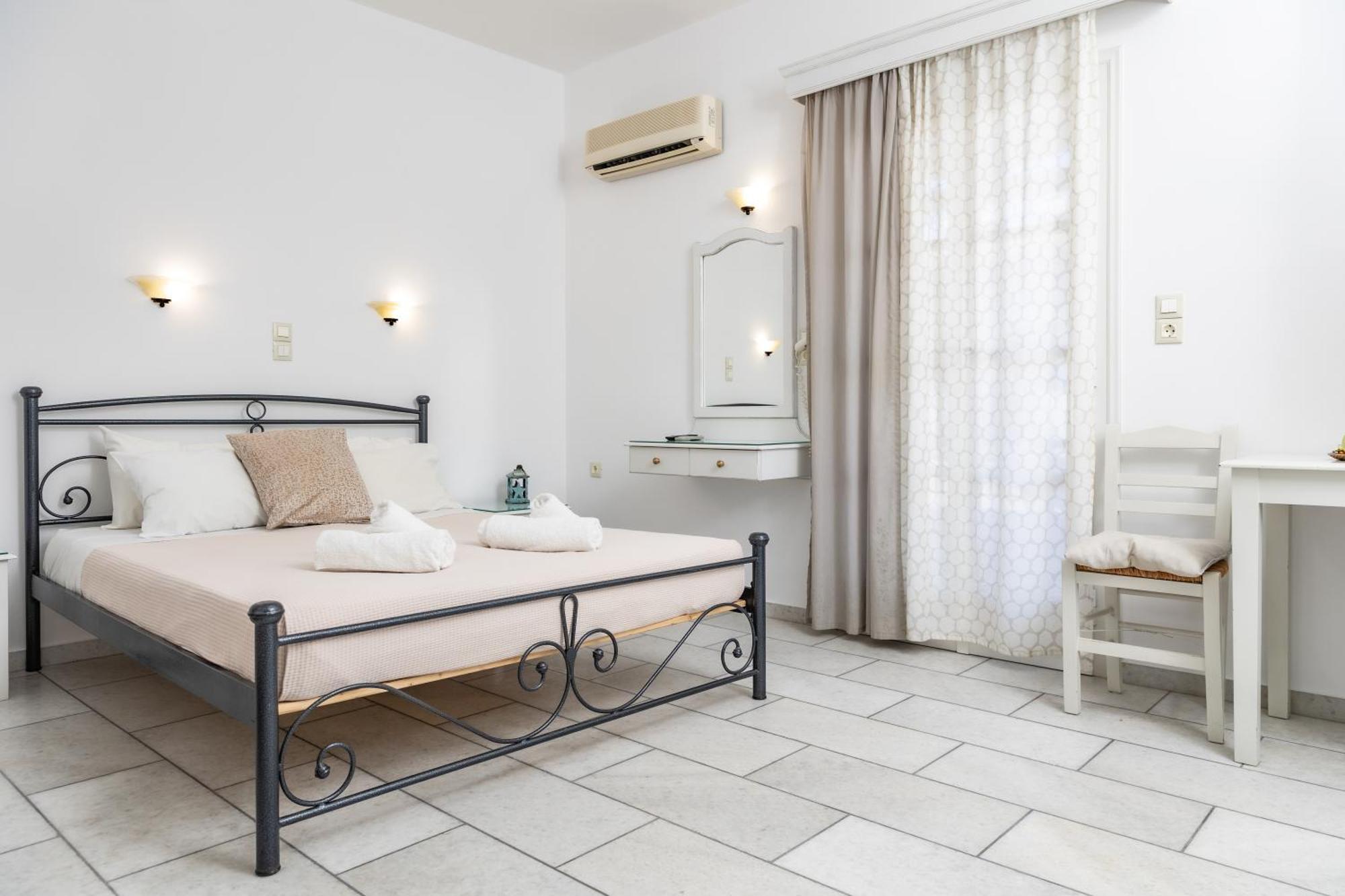 Depis Studios & Apartments Naxos City Екстер'єр фото