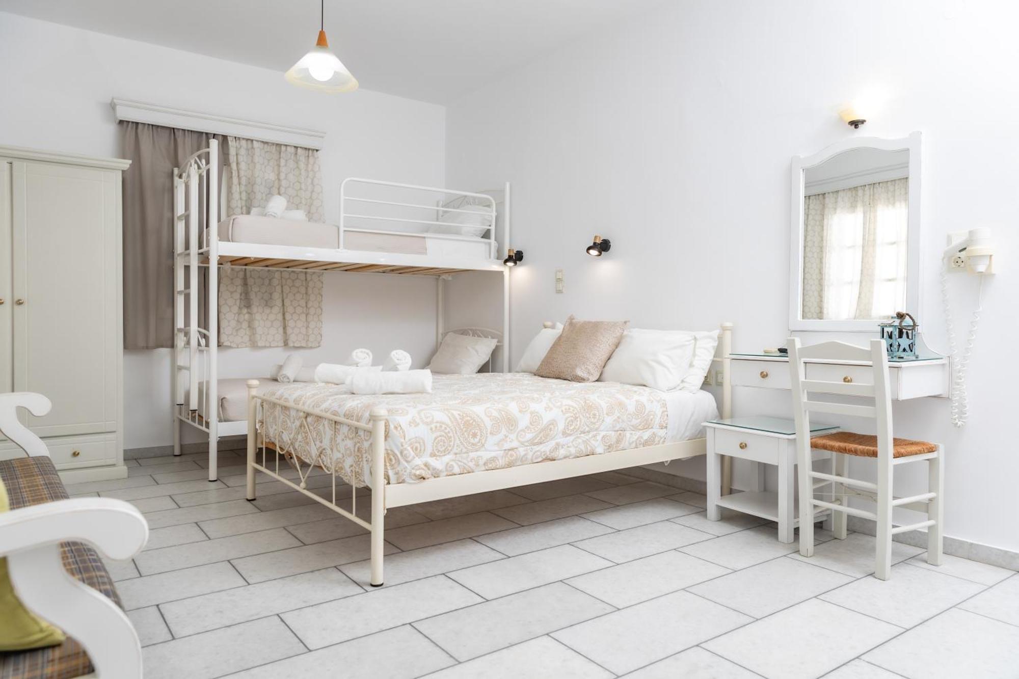 Depis Studios & Apartments Naxos City Екстер'єр фото