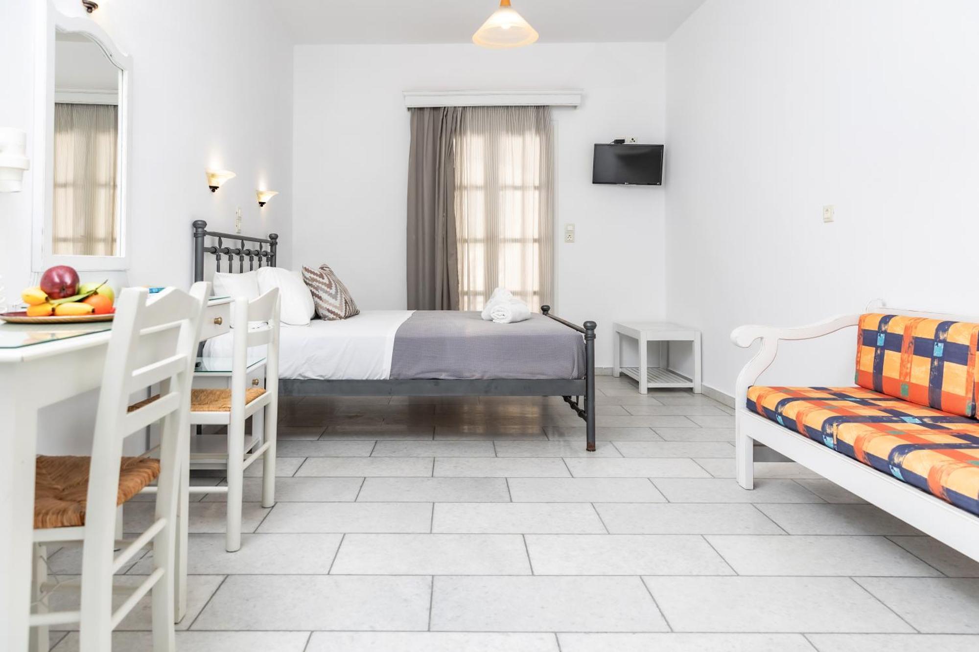 Depis Studios & Apartments Naxos City Екстер'єр фото