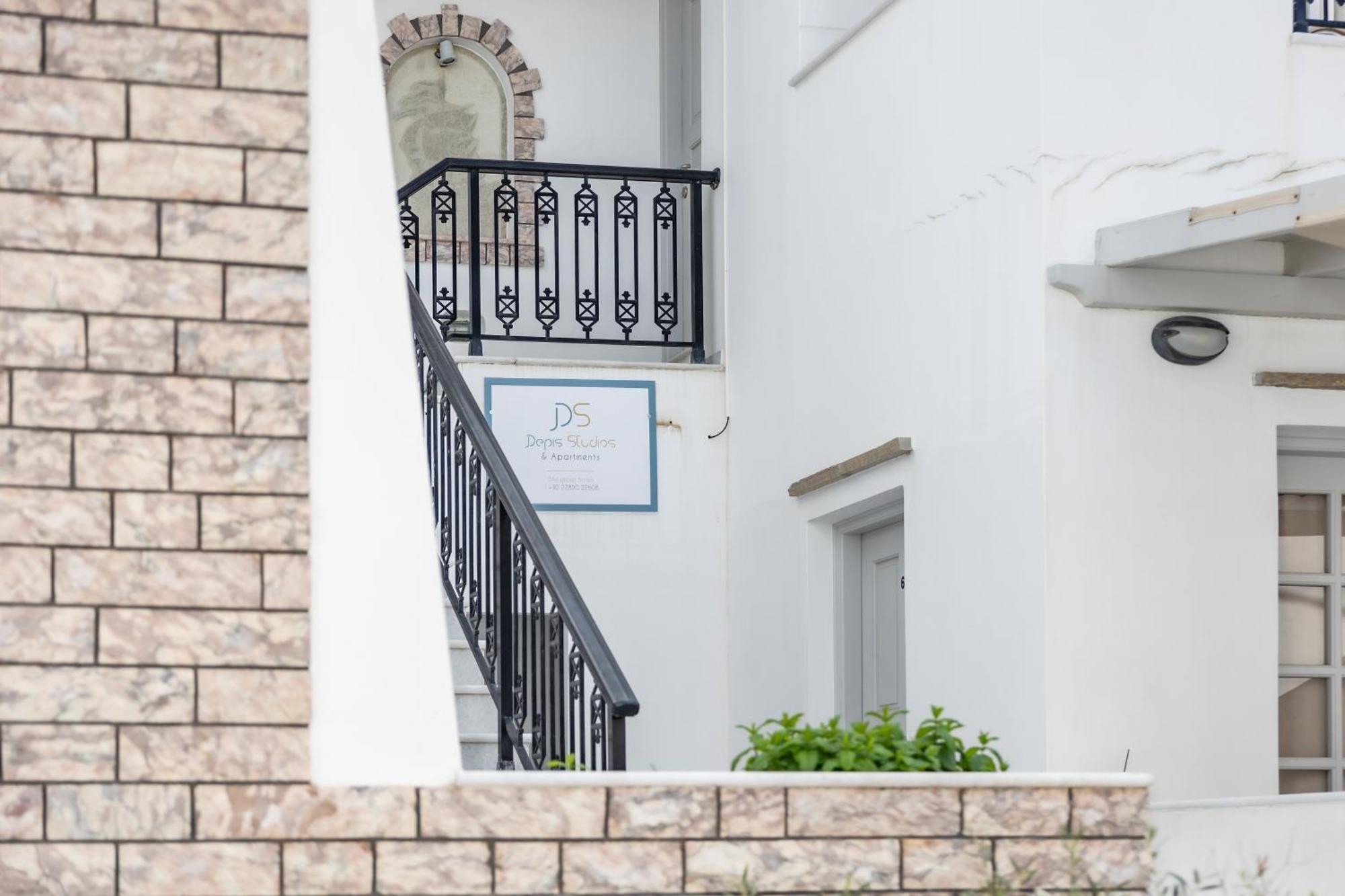 Depis Studios & Apartments Naxos City Екстер'єр фото