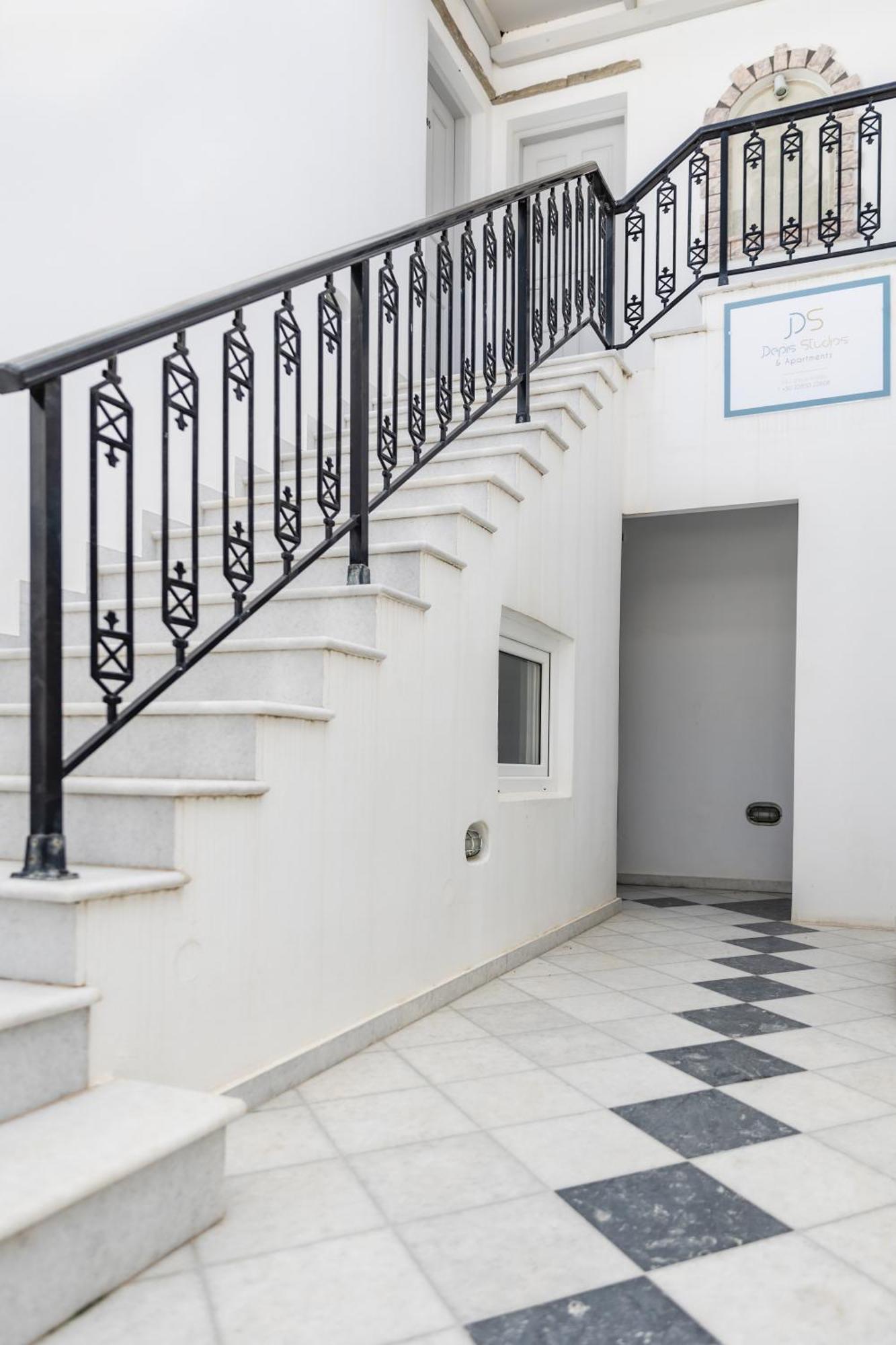 Depis Studios & Apartments Naxos City Екстер'єр фото