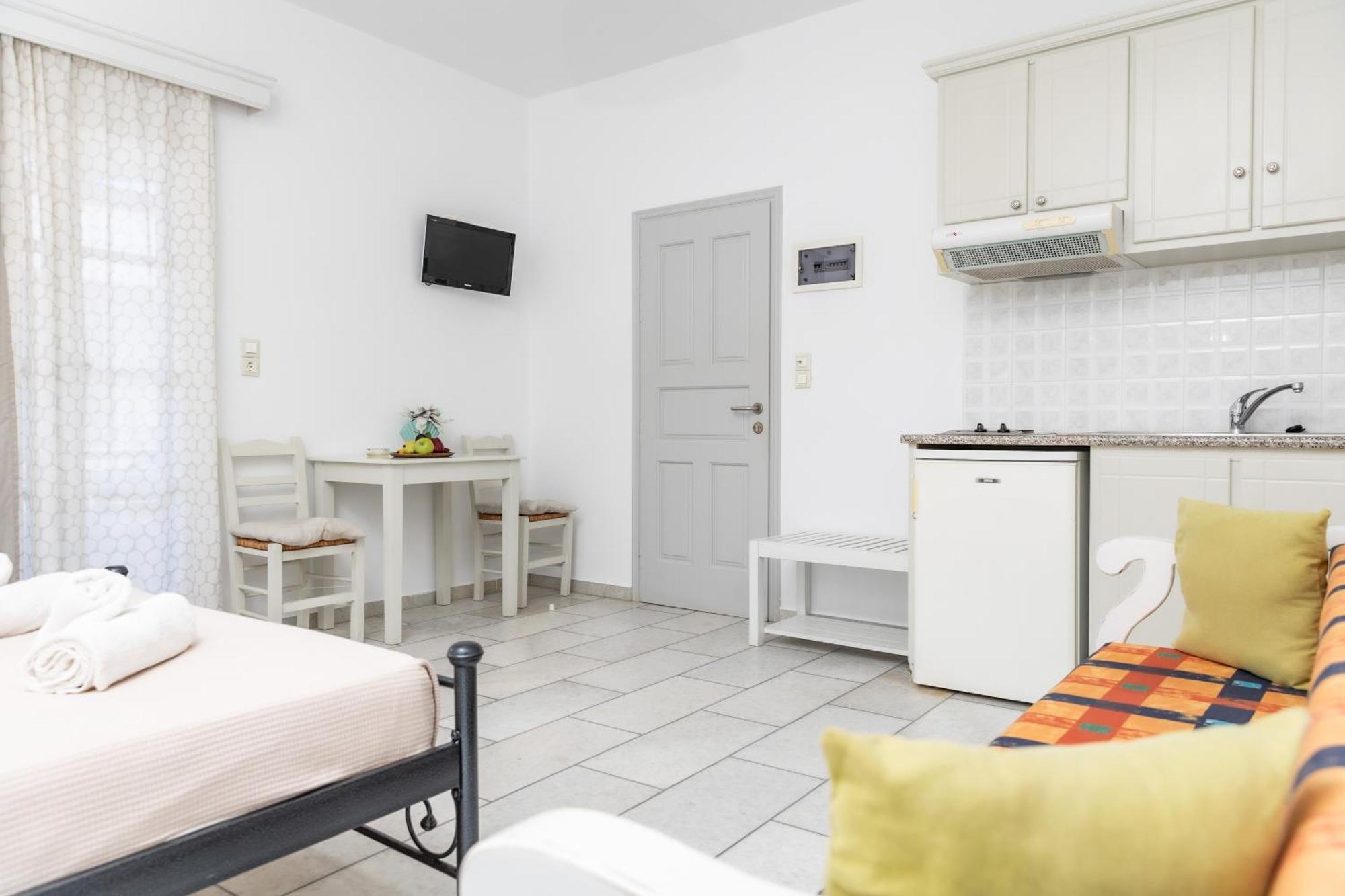 Depis Studios & Apartments Naxos City Екстер'єр фото