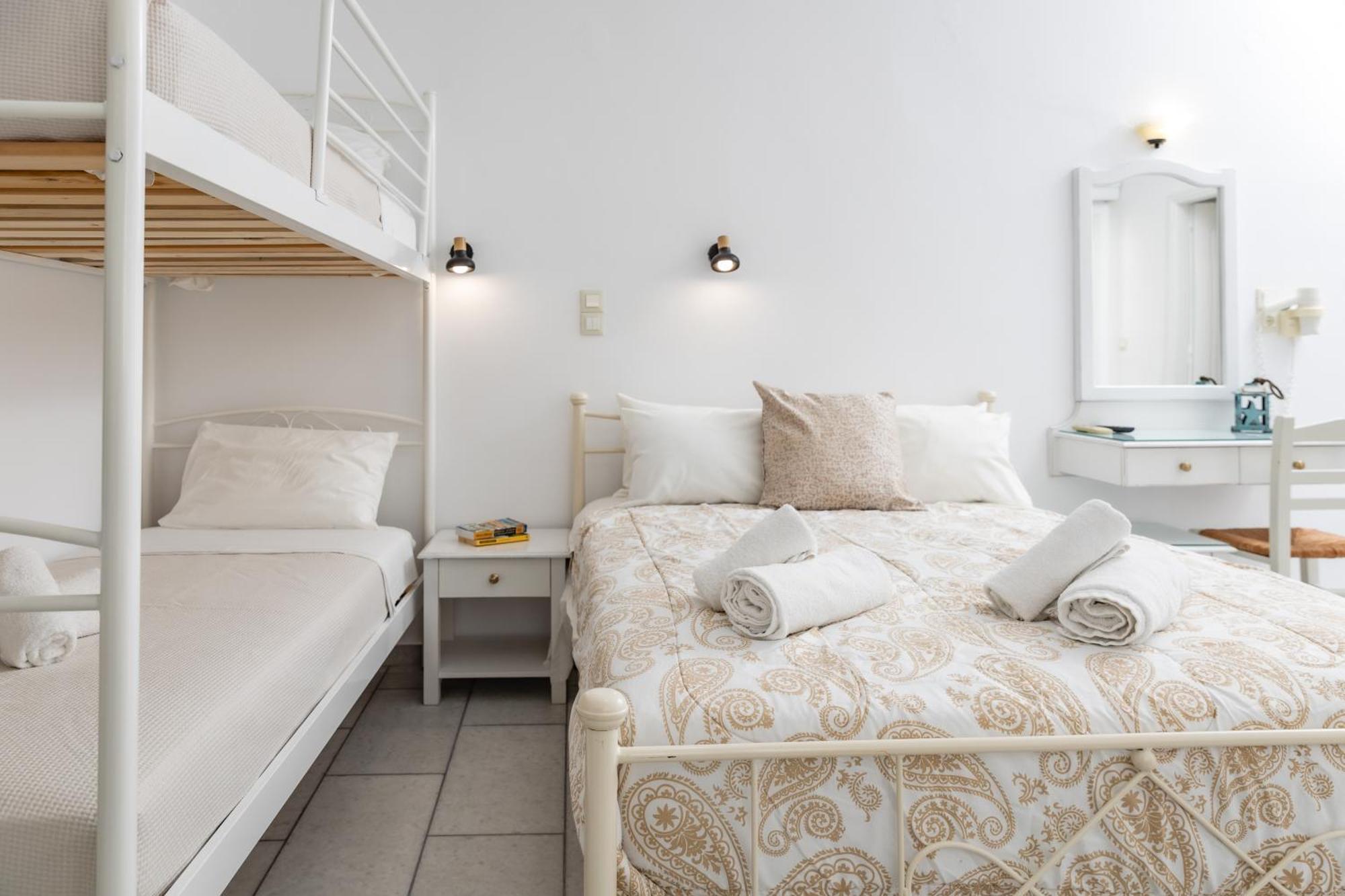 Depis Studios & Apartments Naxos City Екстер'єр фото