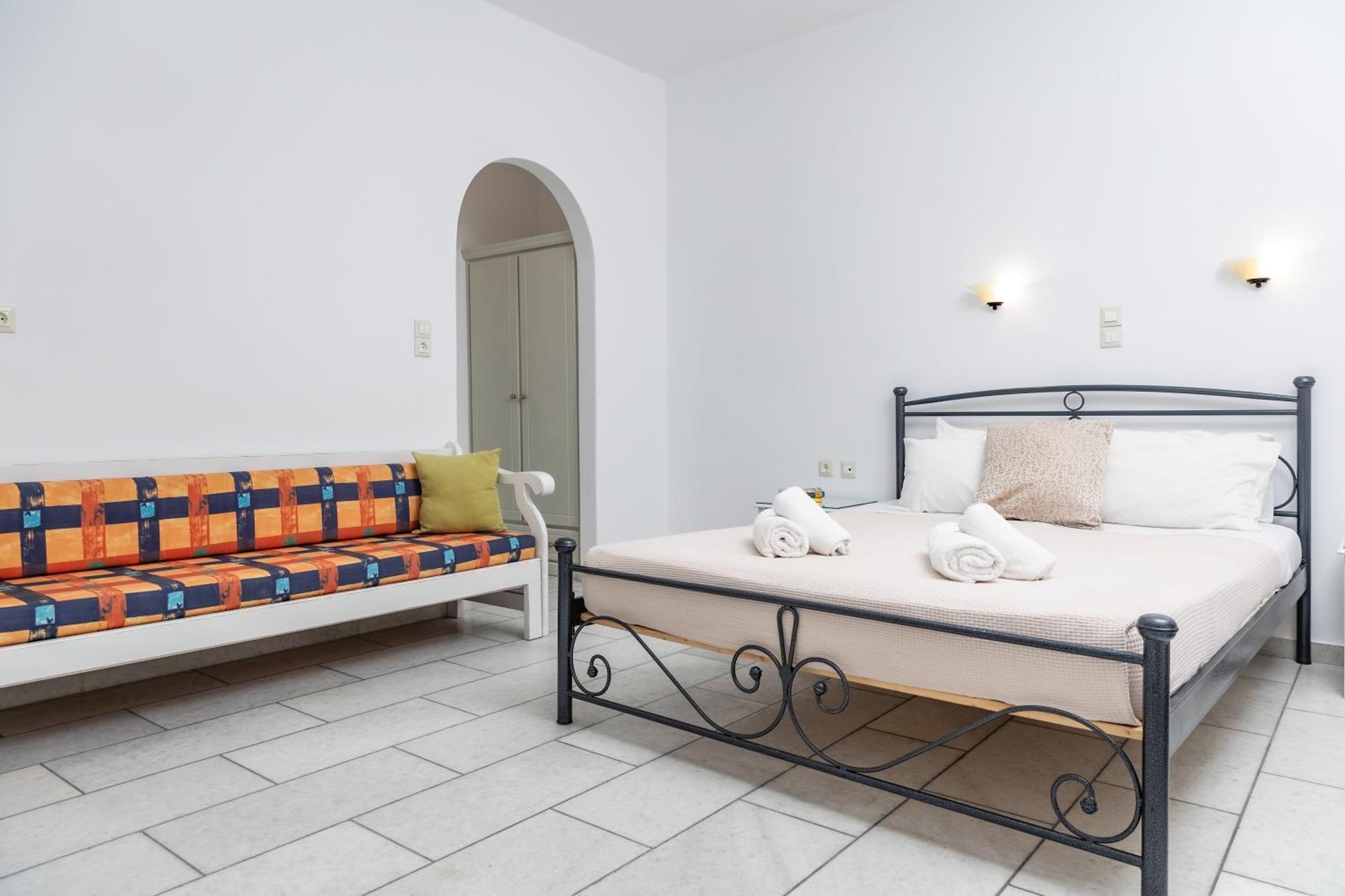 Depis Studios & Apartments Naxos City Екстер'єр фото