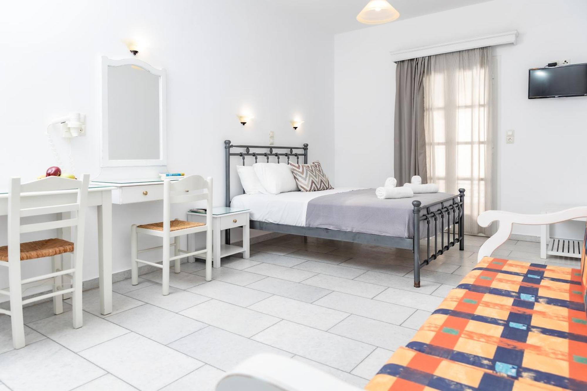 Depis Studios & Apartments Naxos City Екстер'єр фото