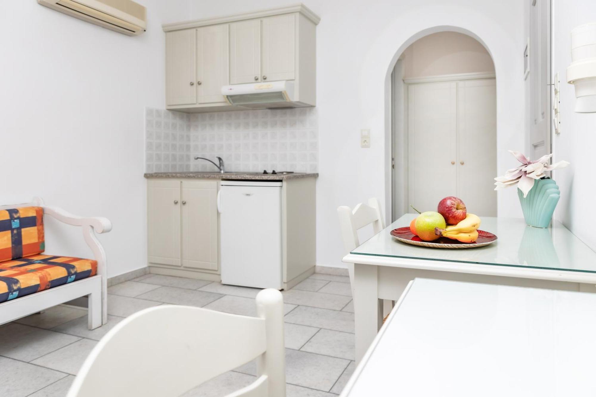 Depis Studios & Apartments Naxos City Екстер'єр фото