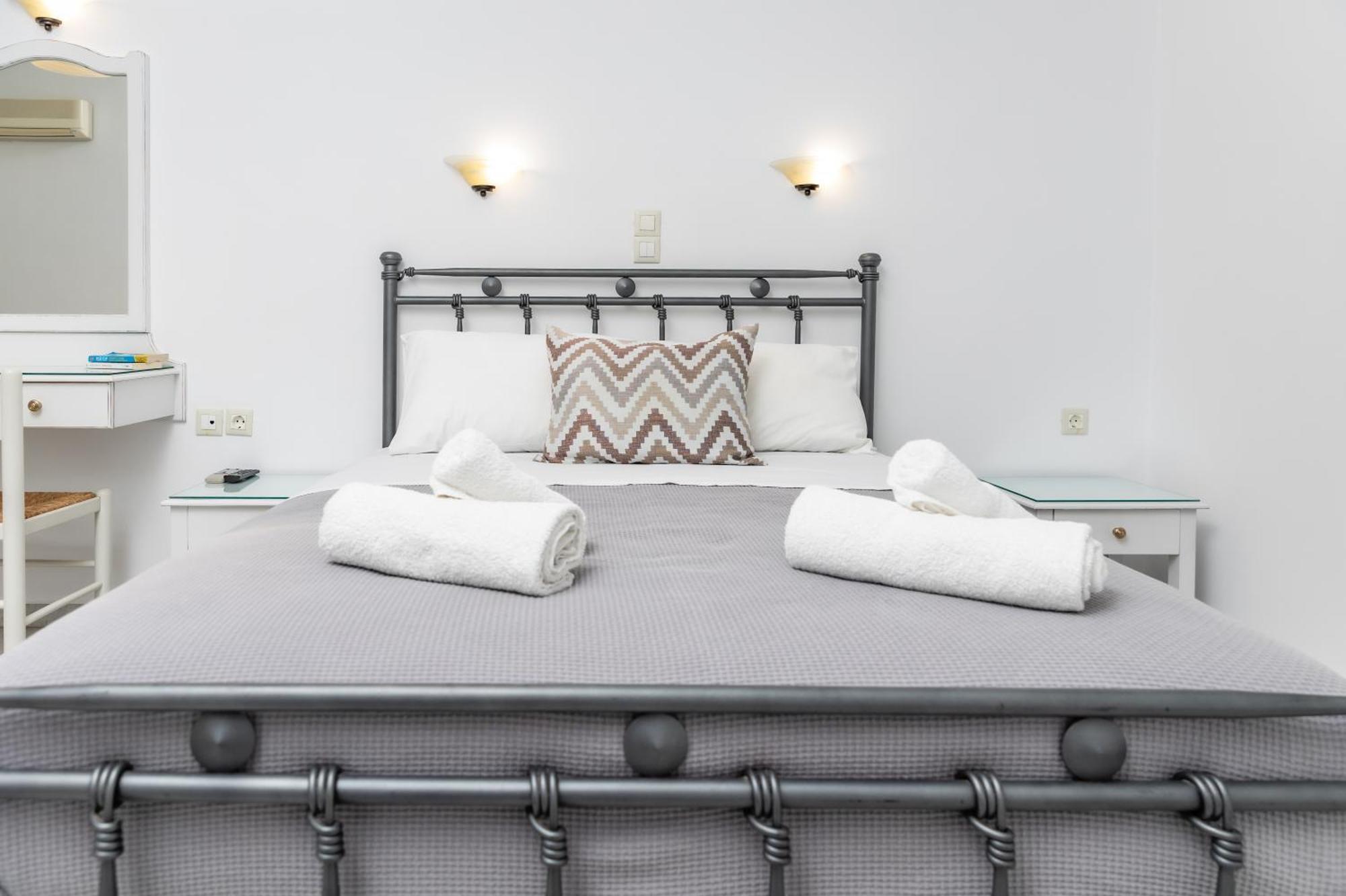 Depis Studios & Apartments Naxos City Екстер'єр фото
