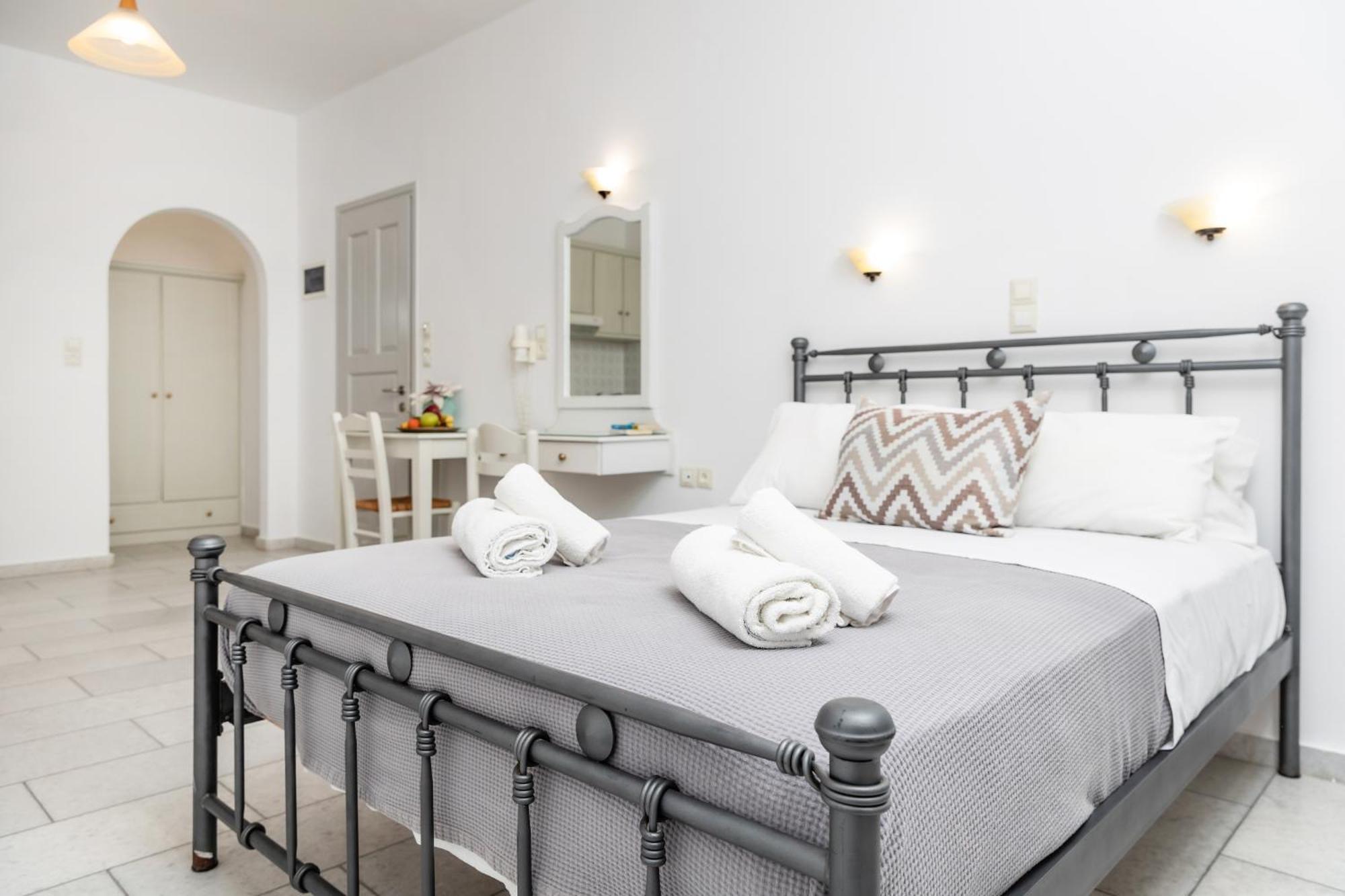 Depis Studios & Apartments Naxos City Екстер'єр фото