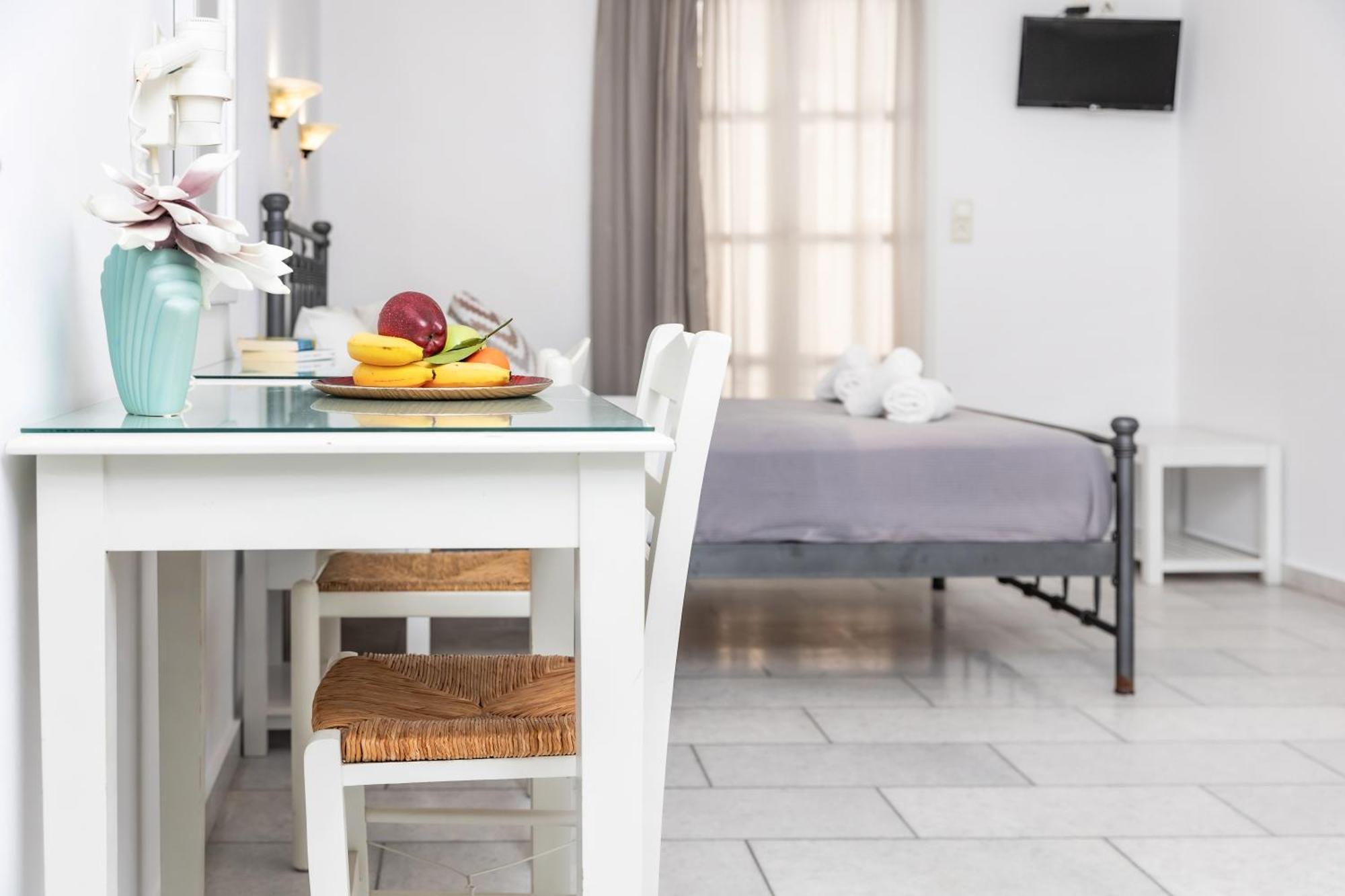 Depis Studios & Apartments Naxos City Екстер'єр фото